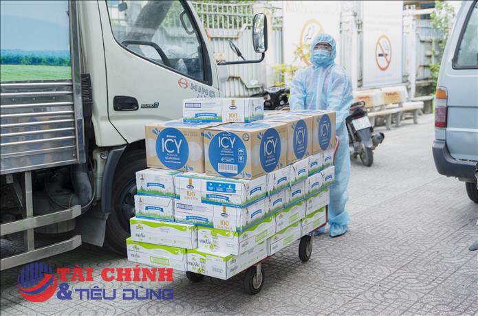 Vinamilk tiếp sức lực lượng tuyến đầu đang ngày đêm xét nghiệm sàng lọc cho người dân TP.HCM