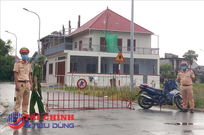 Hà Tĩnh lấy mẫu xét nghiệm 2.300 người trong khu vực phong tỏa