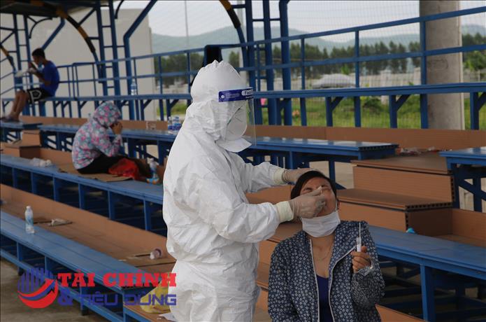 Bắc Giang: Tạm đình chỉ công tác chủ tịch xã lơ là chống dịch