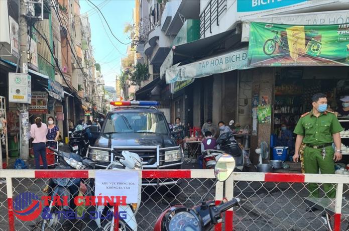 TP HCM: Phong tỏa 7 hộ dân và 5 công ty quận 11 do liên quan đến ca mắc Covid-19
