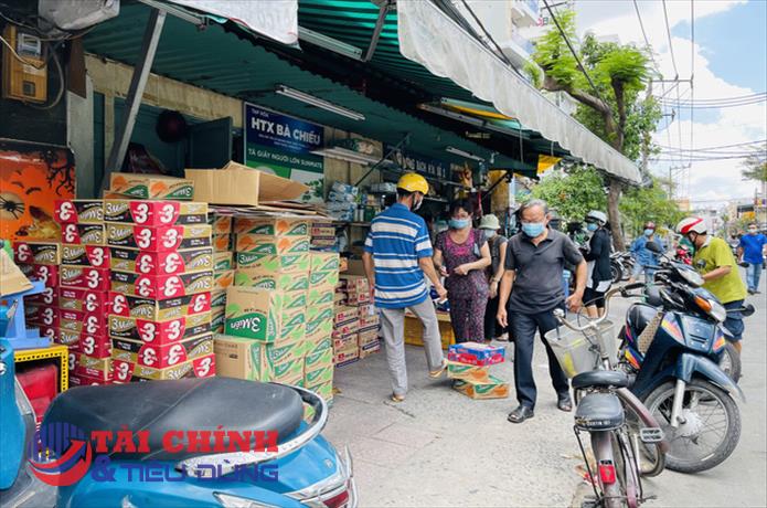 TP HCM lập các chốt kiểm soát người dân ra, vào các chợ truyền thống