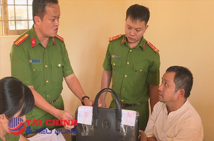 Thanh tra viên Sở Nội vụ Đắk Lắk nhận hối lộ làm đơn xin hưởng án treo