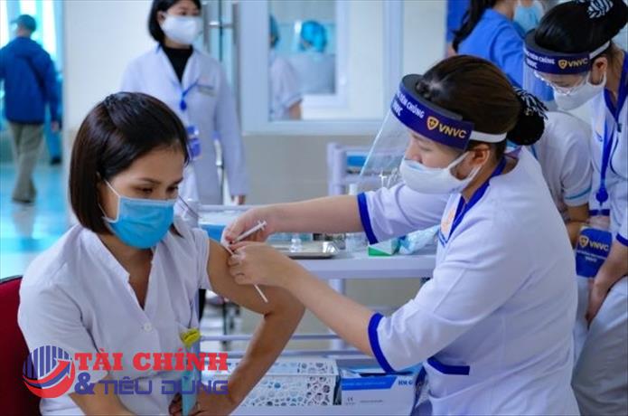 13 nhóm đối tượng ưu tiên tiêm vaccine COVID-19 tại Hà Nội