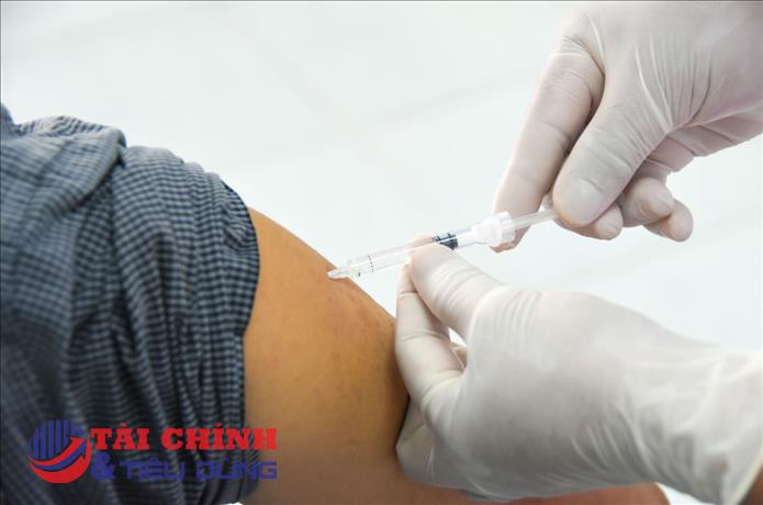 Những dấu hiệu nào sau khi tiêm vắc xin COVID-19 người tiêm cần liên hệ với cơ quan y tế