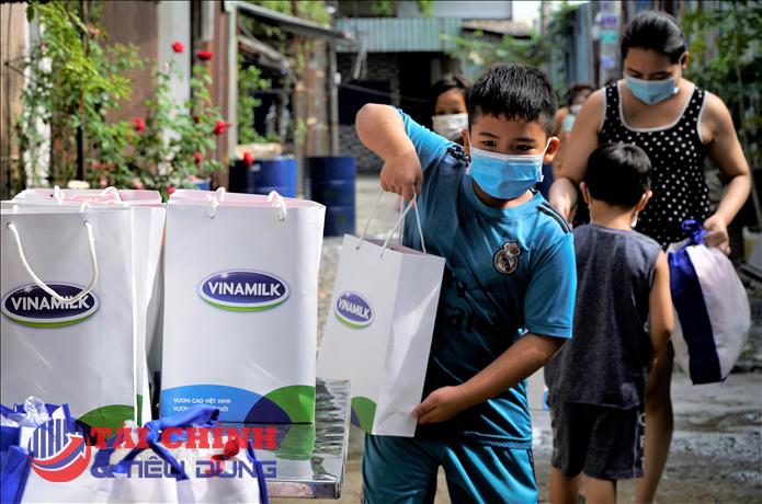 Chương trình trợ giá của Vinamilk giúp các bà nội trợ yên tâm trong mùa dịch.