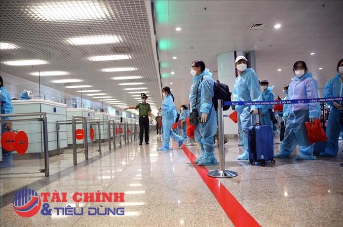 Bộ Y tế đề xuất người nhập cảnh tiêm đủ vaccine chỉ phải cách ly tại nhà 3 ngày