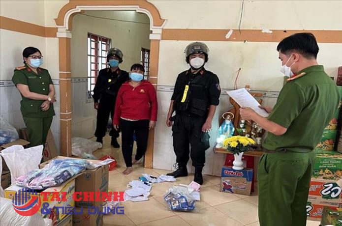 Triệt phá đường dây sản xuất hàng giả, nhái quy mô lớn để tiêu thụ dịp Tết