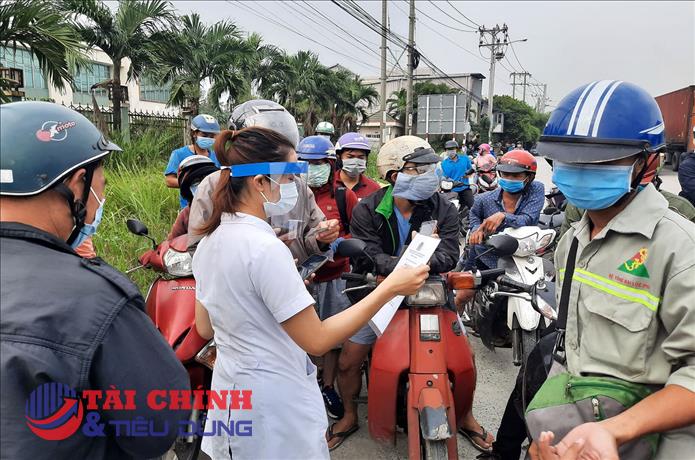 Quảng Ngãi bỏ yêu cầu xét nghiệm RT-PCR với người về quê ăn Tết