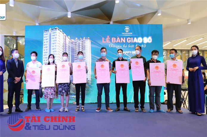 Vạn Xuân Group bàn giao sổ hồng đợt 1 cho cư dân Happy One - Phú Hòa