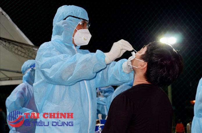 Ninh Bình: Người dân về quê ăn Tết được xét nghiệm miễn phí