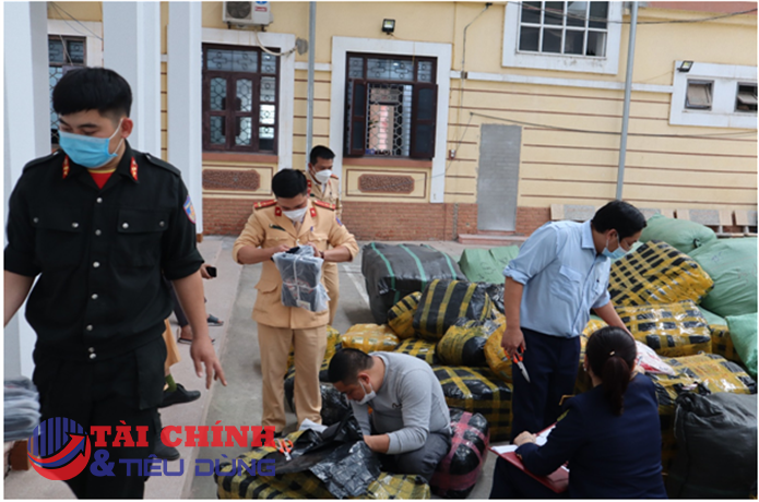 Phú Thọ: Tạm giữ lô quần áo không xuất trình được hóa đơn, giấy tờ chứng minh nguồn gốc