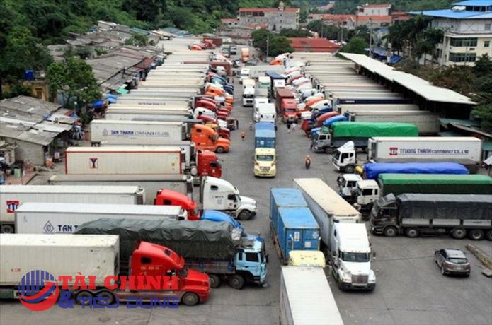 Lạng Sơn tạm thời dừng tiếp nhận xe chở hoa quả tươi đến cửa khẩu