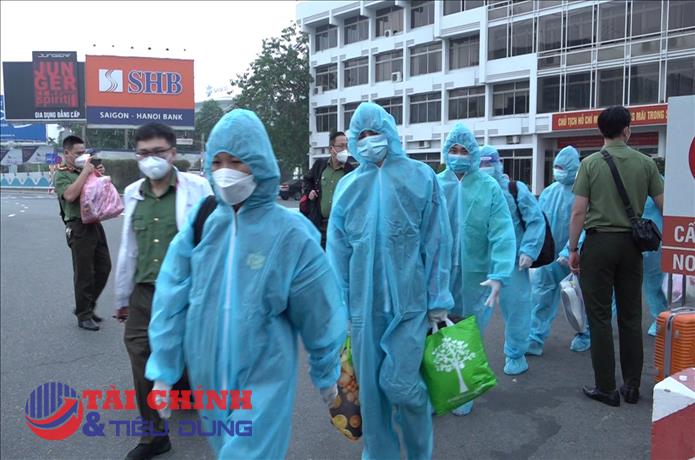 Công an TP.HCM trục xuất 12 người Trung Quốc nhập cảnh trái phép