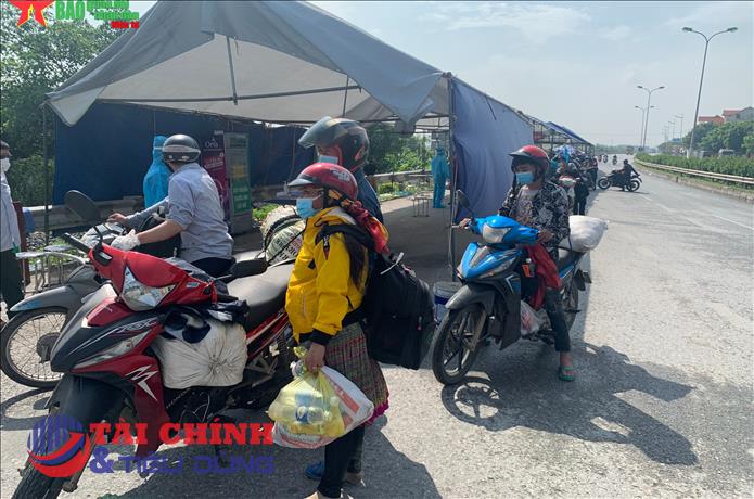 TP.HCM và Hà Nội yêu cầu không gây khó khăn cho người dân về quê ăn Tết