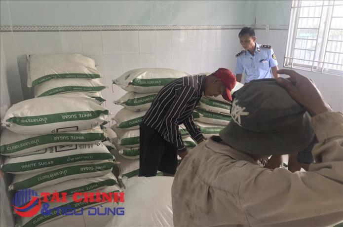 Long An: Phát hiện, bắt giữ gần 2,5 tấn đường cát nhập lậu