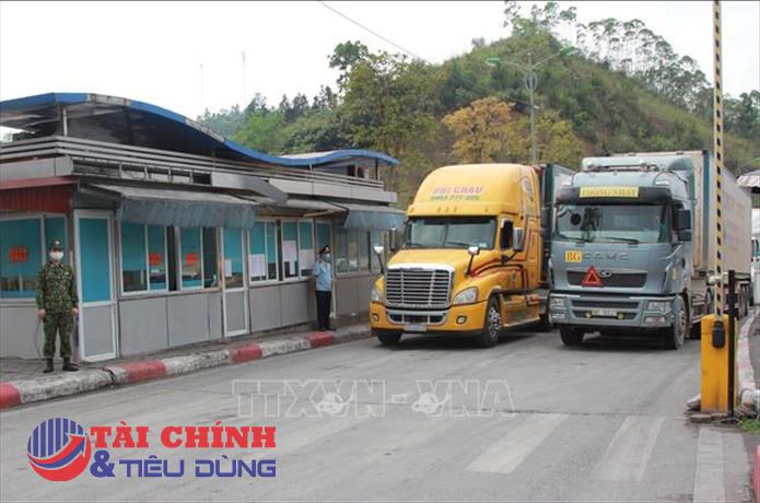 Trên 2.000 xe chở hàng hóa xuất khẩu tại các cửa khẩu của tỉnh Lạng Sơn