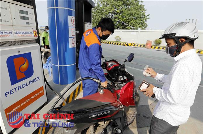 Chủ tịch Quốc hội Vương Đình Huệ đề nghị giám sát về vấn đề xăng dầu