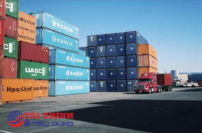 Giá dầu thô tăng cao và mối lo chi phí logistics