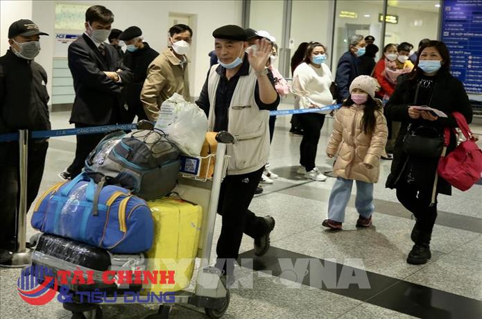 300 người Việt sơ tán khỏi Ukraine đã về nước