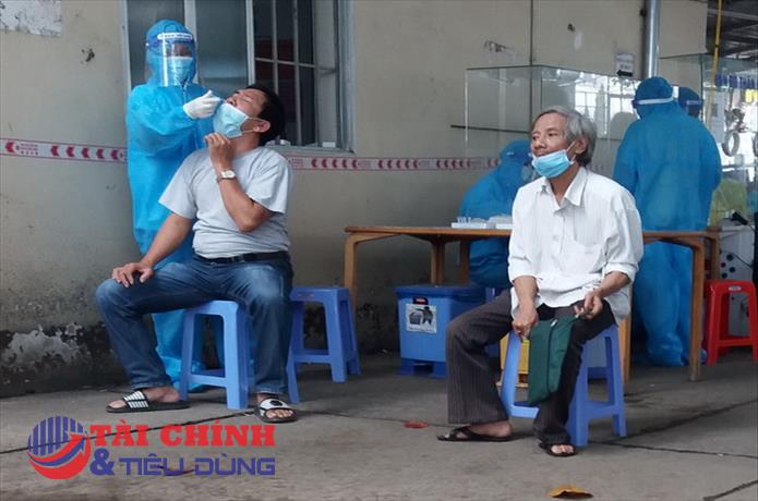 Số ca mắc tăng cao, Khánh Hòa tiếp tục hướng dẫn lấy mẫu xét nghiệm Covid-19