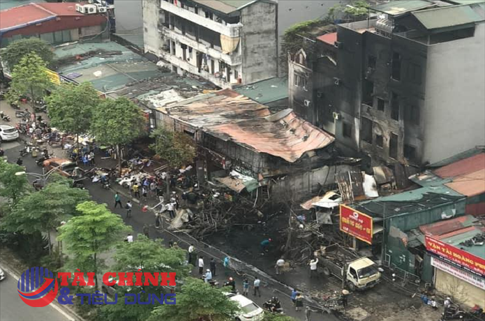 Hà Nội: Cháy cửa hàng bán lốp xe ở Mỹ Đình lây sang nhiều nhà khác