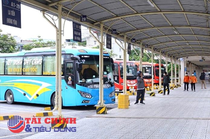 Đề xuất giảm thuế, phí hỗ trợ doanh nghiệp vận tải trong "bão giá" xăng dầu