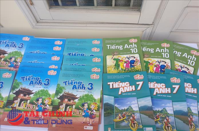 Công bố giá sách giáo khoa mới lớp 3, 7, 10: Cao gấp 2 - 3 lần sách cũ