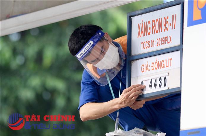 Giá xăng tiếp tục tăng từ chiều ngày 4/5