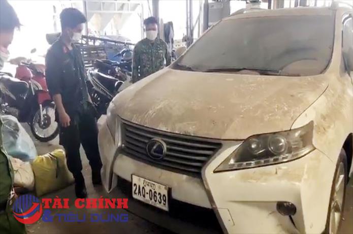 Phát hiện xe ô tô LEXUS RX350 nghi vấn nhập lậu tại khu vực vành đai biên giới