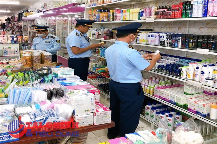 Phát hiện và xử phạt cơ sở kinh doanh mỹ phẩm hết hạn sử dụng tại Bạc Liêu