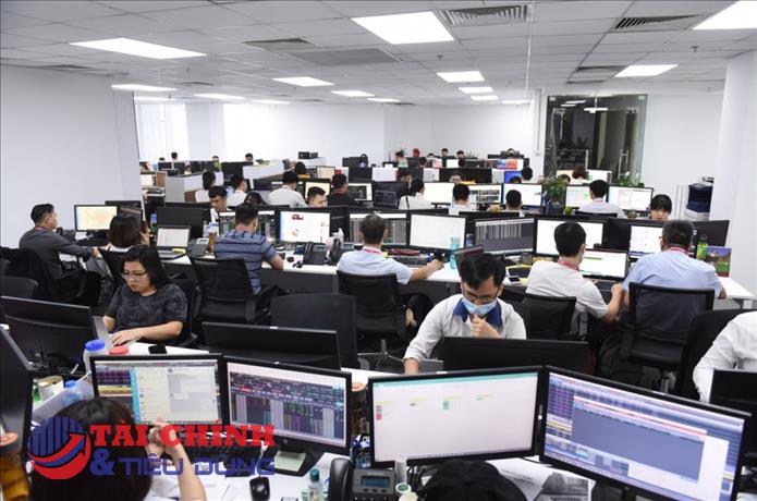 Bất chấp thị trường biến động mạnh, tài khoản mở mới của nhà đầu tư trong nước tăng đột biến