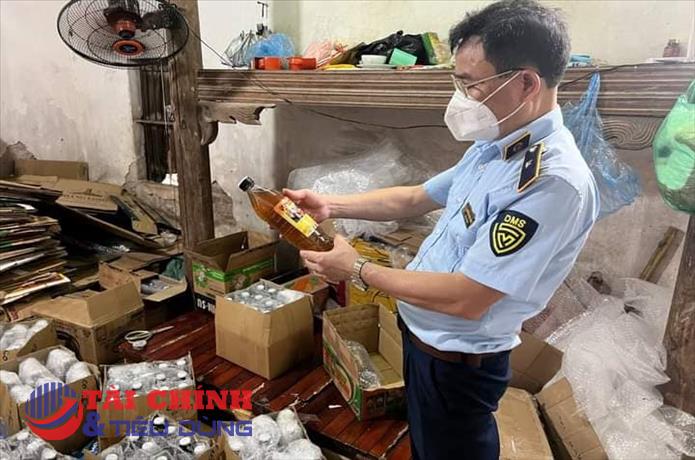 Hà Nội: Bắt quả tang cơ sở sản xuất mật ong giả