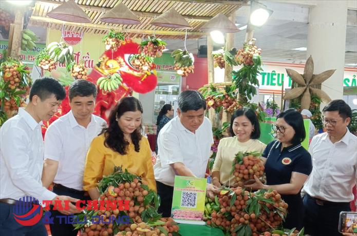 Gần 80 gian hàng tại Phiên chợ Nông sản, đặc sản vùng miền các tỉnh đồng bằng sông Hồng năm 2022