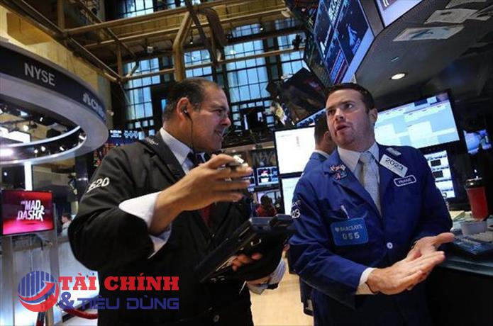 Lo lắng về suy thoái kinh tế, phố Wall có tuần tệ nhất trong hai năm