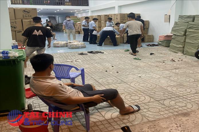 Tạm giữ hơn 20.000 sản phẩm không hóa đơn chứng từ tại Công ty Xuất nhập khẩu Mỹ phẩm CRYO