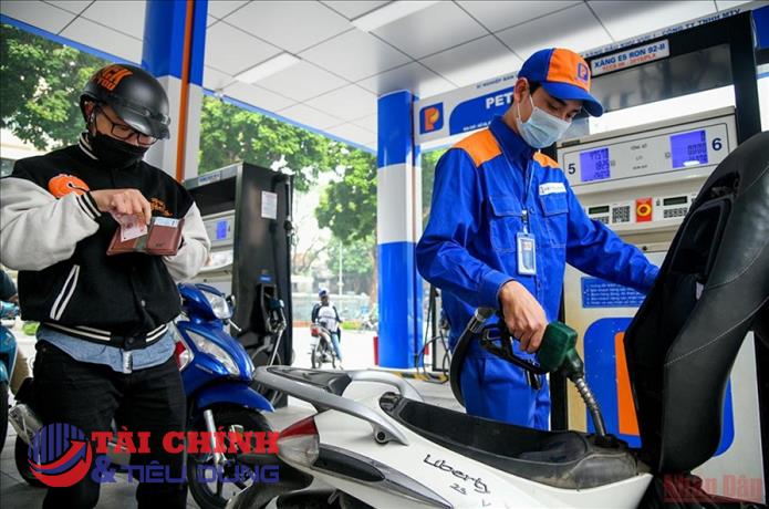 Bộ Tài chính đề xuất giảm 10% thuế nhập khẩu ưu đãi với xăng