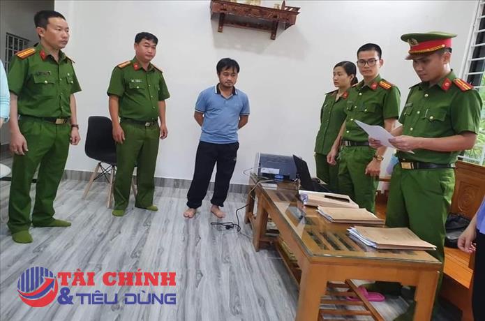Khởi tố 2 nhân viên CDC Quảng Trị do dùng kit test bán lại cho Việt Á
