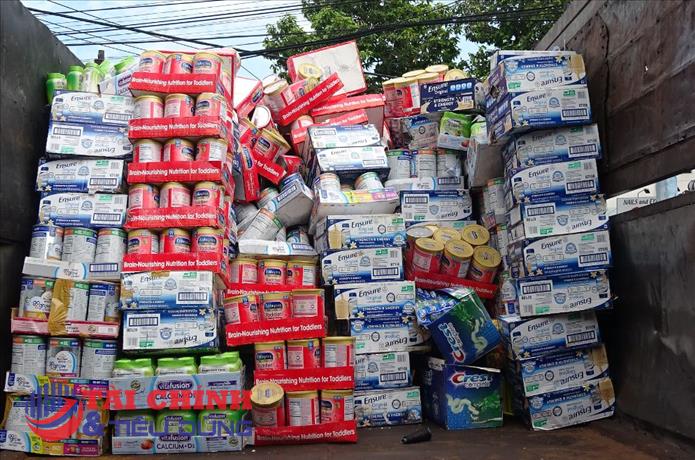Long An: Tiêu hủy trên 600 thùng sữa các loại và gần 500 sản phẩm thực phẩm chức năng nhập lậu