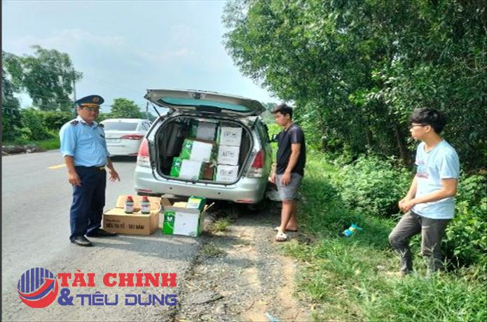Phát hiện lượng lớn thuốc diệt cỏ nghi nhập lậu trên đường tiêu thụ
