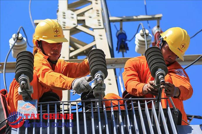 Phó Thủ tướng yêu cầu đảm bảo cung ứng đủ điện cho sản xuất, kinh doanh và tiêu dùng
