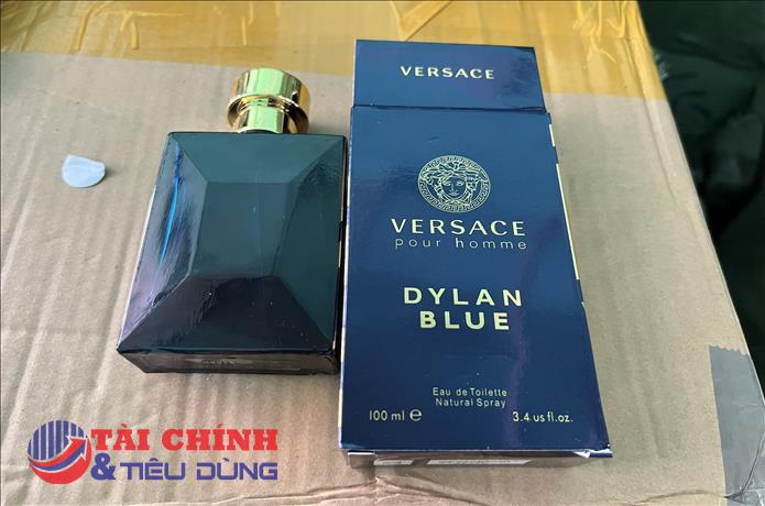 Phát hiện kho chứa hơn 20 tấn nước hoa, mỹ phẩm nghi giả nhãn hiệu