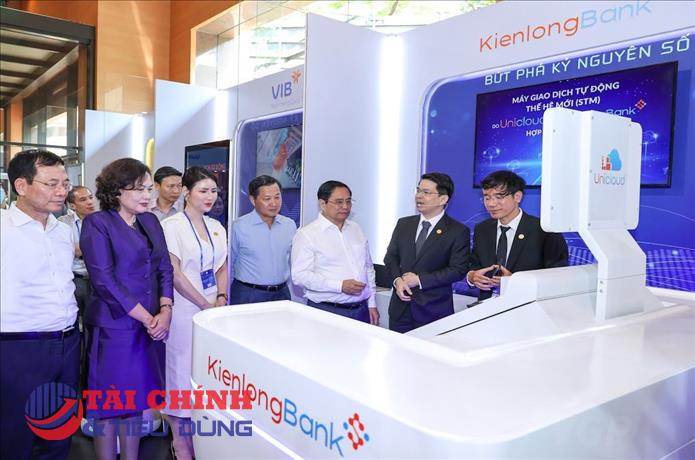 Hệ thống máy STM do KienlongBank và Unicloud hợp tác sản xuất gây ấn tượng mạnh tại sự kiện Chuyển đổi số ngành Ngân hàng 2022
