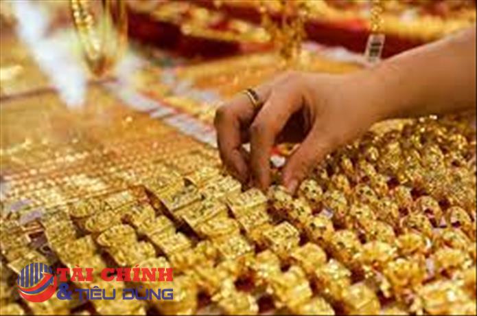 Giá vàng hôm nay 5/8: Vàng thế giới đảo chiều tăng mạnh