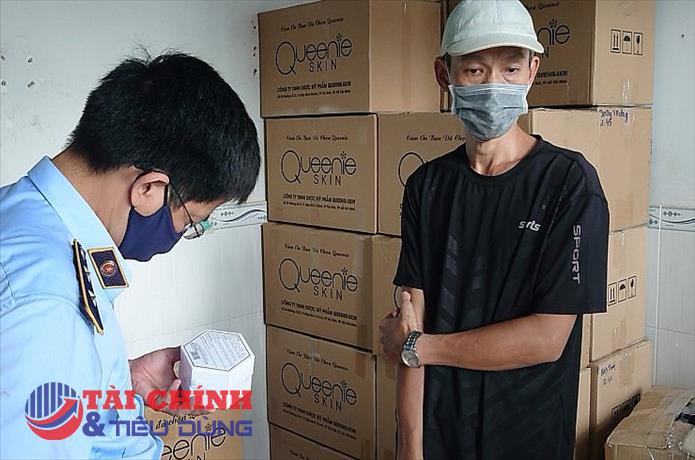 Phát hiện kho hàng gần 900 sản phẩm mỹ phẩm giả mạo