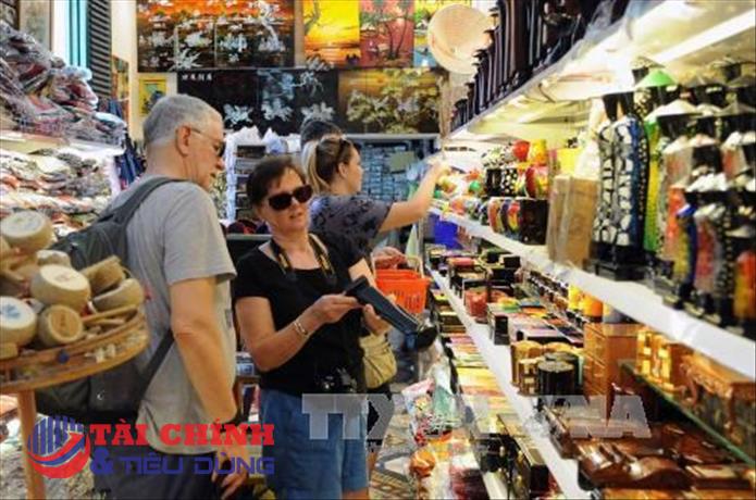 Người nước ngoài có được hoàn thuế GTGT tại nơi mua sắm hàng hóa không?