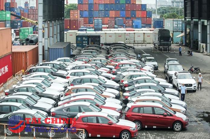 Giá ô tô nhập khẩu dưới 9 chỗ tăng gần 40 triệu đồng/xe