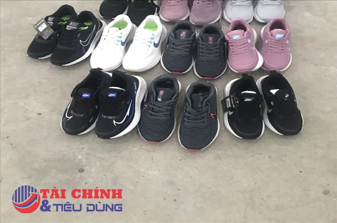 Liên tục phát hiện các lô giày nghi vấn giả mạo nhãn hiệu NIKE tại các tỉnh miền Tây