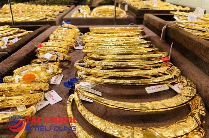 Giá vàng hôm nay 15/8: Vàng vẫn chịu sức ép do các yếu tố về tăng trưởng và thắt chặt tiền tệ