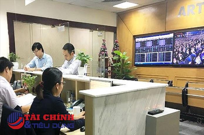 Chủ tịch HĐQT Chứng khoán BOS nộp đơn từ nhiệm