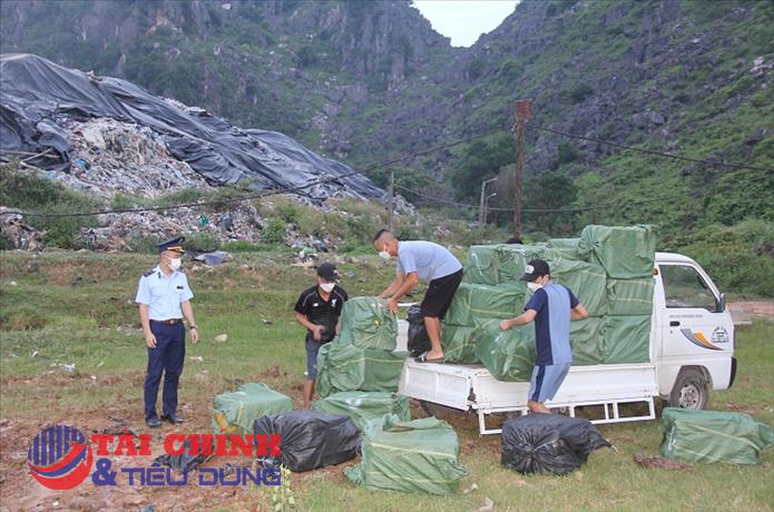 Tiêu hủy 1,2 tấn thực phẩm không rõ nguồn gốc xuất xứ